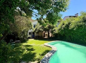 Casa de 6 ambientes, San Isidro · Linda Casa Ubicada en un Lugar Exclusivo y Verde de San Isidro. con Pileta