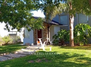 Casa · 160m² · 4 Ambientes · 2 Cocheras · Casa Venta Barrio San Sebastián Escobar - Permuta