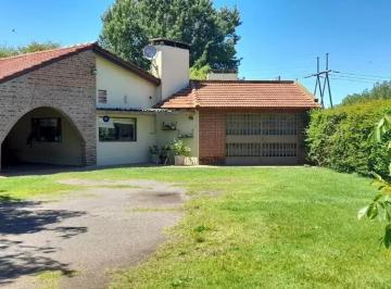 Casa · 240m² · 4 Ambientes · Casa en Venta - 3 Dorm. 4 Baños - Olavarria