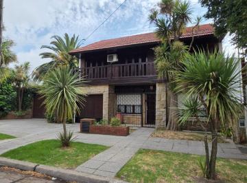 Casa · 186m² · 6 Ambientes · 1 Cochera · Se Vende Chalet en 2 Plantas - Excelente Zona
