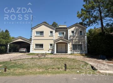 Casa · 247m² · 7 Ambientes · 2 Cocheras · Imponente Propiedad en Echeverria del Lago