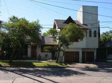Casa · 240m² · 3 Dormitorios · 2 Cocheras · Casa en Venta en 531 Esq 14 - Tolosa