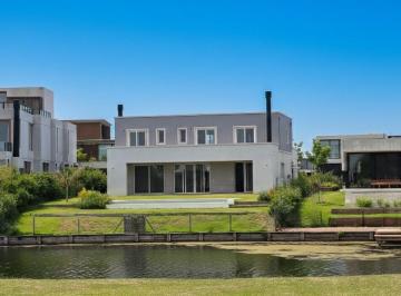 Casa · 330m² · 8 Ambientes · 1 Cochera · Casa en Venta en Virazón, Nordelta, Tigre