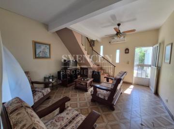 Casa de 4 ambientes, Florencio Varela · Casa con 2 Habitaciones en Venta con 371 m² en Florencio Varela