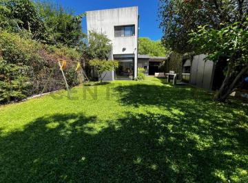 Casa · 108m² · 4 Ambientes · 2 Cocheras · Casa a La Venta 3 Dorm., Parque y Parrilla en City Bell
