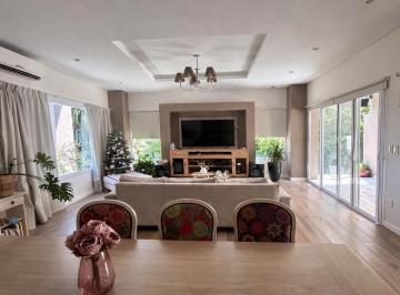 Casa · 230m² · 5 Ambientes · 6 Cocheras · Casa en Venta en Haras Santa Maria - Escobar