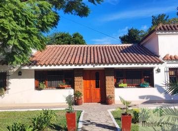 Quinta vacacional · 225m² · 3 Ambientes · 1 Cochera · Quinta Ideal Vivienda o Inversión – Amplio Terreno y Confort