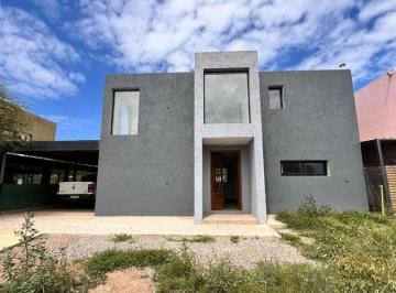 Casa · 240m² · 4 Ambientes · 1 Cochera · Casa 3 Dor en Venta Villa Catalina Rio Ceballos