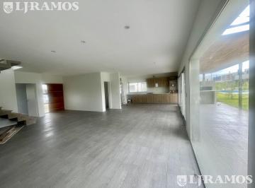 Casa · 250m² · 6 Ambientes · 4 Cocheras · Casa a Estrenar en Venta en Carpinchos - Nordelta