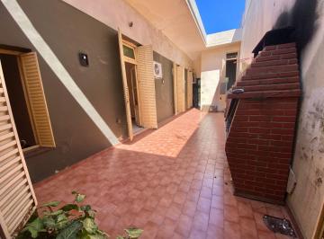 Casa · 201m² · 6 Ambientes · 1 Cochera · Hermosa Casa a Reciclar Imperdible!