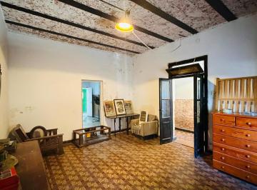 Casa · 123m² · 7 Ambientes · 1 Cochera · En Venta - Casa de Tres Dorm. con Cochera - Barrio Azcuenaga