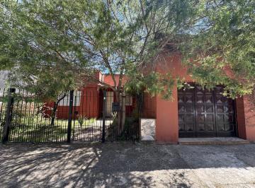 Casa · 106m² · 3 Ambientes · 1 Cochera · Venta Casa 3 Ambientes con Lote Hurlingham