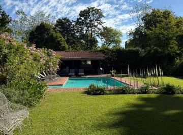 Casa · 387m² · 5 Dormitorios · Casa Barrio San José