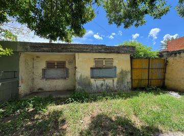 Casa · 58m² · 3 Ambientes · 1 Cochera · Casa Dos Dorm. con Patio a Reciclar Baigorria
