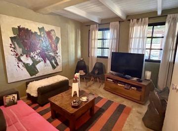 Casa de 9 ambientes, Córdoba · Oportunidad. 4 Dorm., 1 Cuadra de Duarte Quiros, con Pileta. Apto Credito. Recibe Menor.