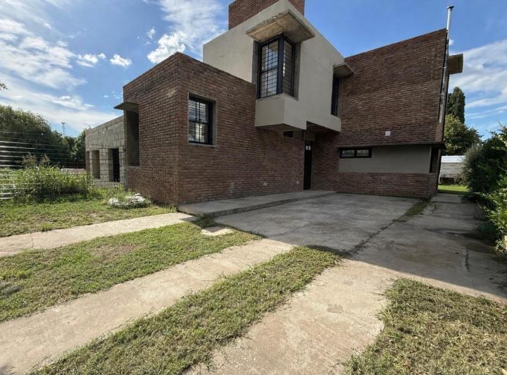 Casa · 142m² · 5 Ambientes · 1 Cochera