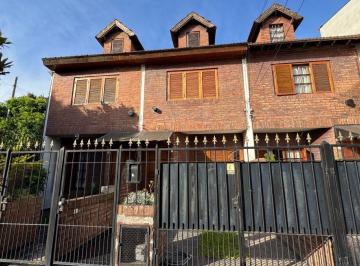 PH de 4 ambientes, General San Martín · Triplex 4 Amb. Al Frente con Entrada de Auto y Fondo Libre