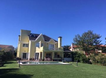 Casa de 6 ambientes, Berazategui · Importante Casa en Venta en Club de Campo Abril