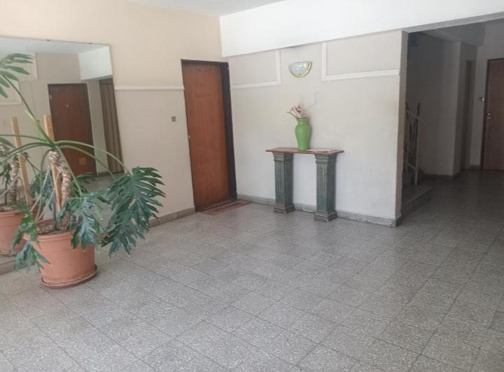 Departamento · 90m² · 6 Ambientes · 1 Cochera