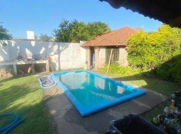 Casa de 5 ambientes, Córdoba · Venta Casa de 2 Dorm. con Pileta a 80 m de Av Cordillera con Salida a Circunvalación