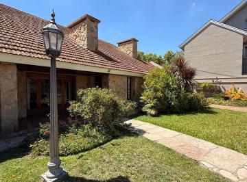 Casa · 569m² · 10 Ambientes · 6 Cocheras · Casa en Temperley Oeste