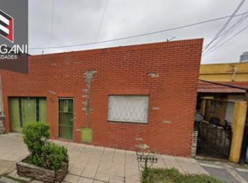 Casa · 145m² · 4 Ambientes · 1 Cochera · Casa 4 Amb C/ Cochera + Patio y Jardin