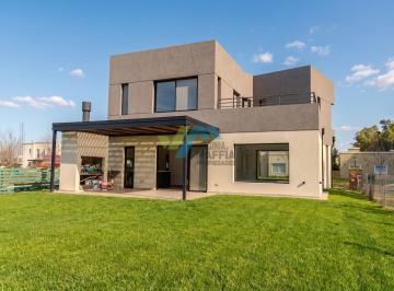Casa · 170m² · 6 Ambientes · 3 Cocheras · Casa en Venta en Santo Tomas, Derqui, Pilar - Financiación Propia