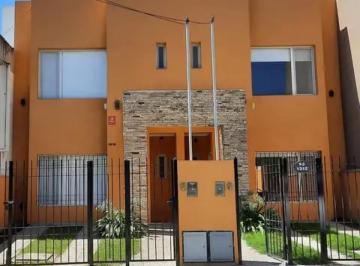 Departamento · 110m² · 3 Ambientes · 1 Cochera · Duplex 3 Amb + Escritorio. Impecable Estado.