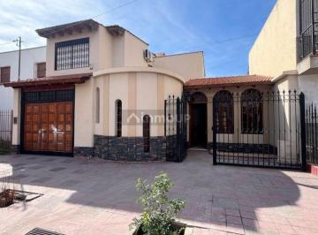 Casa de 6 ambientes, Villa Nueva · Casa en Venta en Guaymallen, Mendoza