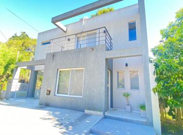 Casa · 350m² · 4 Ambientes · 1 Cochera · Casa en El Carmencito