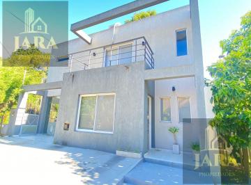 Casa · 350m² · 4 Ambientes · 1 Cochera · Casa en El Carmencito