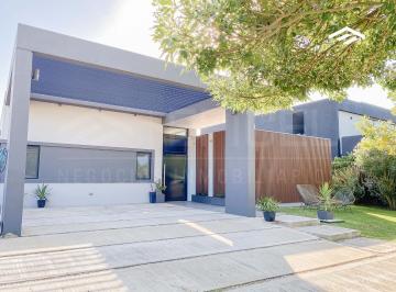 Casa · 225m² · 6 Ambientes · 5 Cocheras · Nuevo Ingreso - Casa en Venta en Los Naranjos - Todo en Pb!