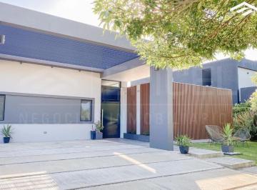 Casa · 225m² · 6 Ambientes · 5 Cocheras · Nuevo Ingreso - Casa en Venta en Los Naranjos - Todo en Pb!