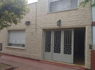 Casa de 5 ambientes, Lanús · Vende - Excelente Casa en Lote Propio con Patio, Parrilla, y Depto 2 Ambientes y Terraza