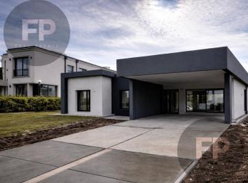 Casa · 200m² · 4 Ambientes · 4 Cocheras · Casa en Venta Cruz del Sur