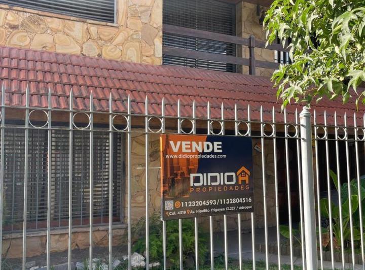 Casa · 220m² · 5 Ambientes