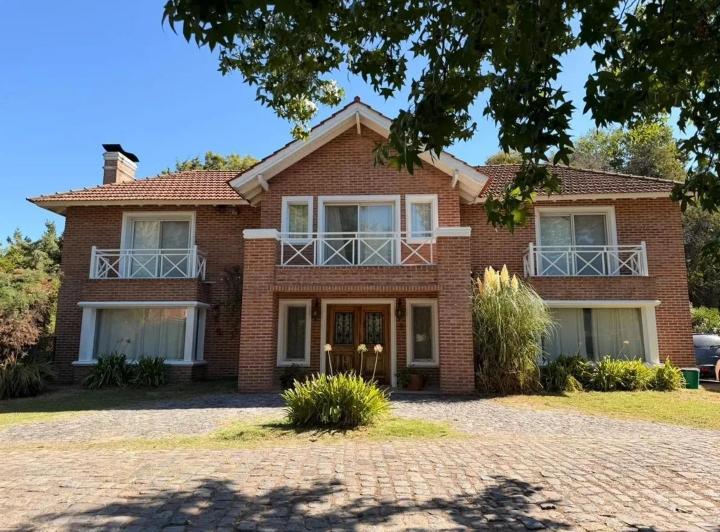 Casa · 350m² · 5 Ambientes