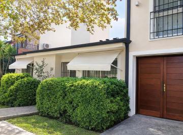 Casa · 190m² · 5 Ambientes · 1 Cochera · Casa en Venta, Ampliación Urca, Apto Credito