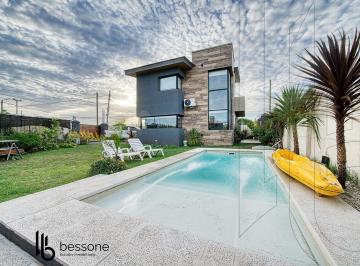 Casa · 120m² · 4 Ambientes · 3 Cocheras · Casa en Atlantida, Santa Clara del Mar