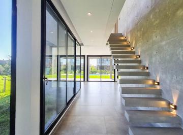 Casa · 252m² · 5 Ambientes · 2 Cocheras · Casa en Venta en Carpinchos, Nordelta, Tigre