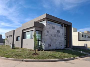 Casa · 182m² · 7 Ambientes · 2 Cocheras · Casa en Venta 3 Dorm. en Colinas de Manantiales Córdoba