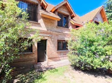 Casa de 5 ambientes, San Isidro · Casa en Venta con Gran Jardín en Lomas de San Isidro