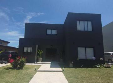 Casa · 180m² · 5 Ambientes · 1 Cochera · Casa Chalet en Venta en Santa Elena, Pilar, G. B. a. Zona Norte