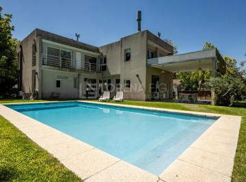 Casa · 245m² · 5 Ambientes · 4 Cocheras · El Aromo Casa 6 Ambientes, 1 Suite, Piscina, Apta Crédito