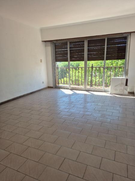 Depto 2 amb, 51m² con balcón y gran terraza — Av. H. Jara