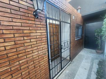 Casa de 4 ambientes, Rosario · Departamento de Pasillo - No Afectado a PH - Patio