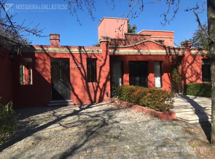 Casa · 320m² · 6 Ambientes · 1 Cochera