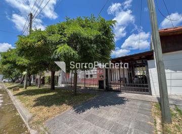 Casa · 98m² · 3 Ambientes · 2 Cocheras · Venta Casa 3 Ambientes con Cochera y Patio en Villa Udaondo