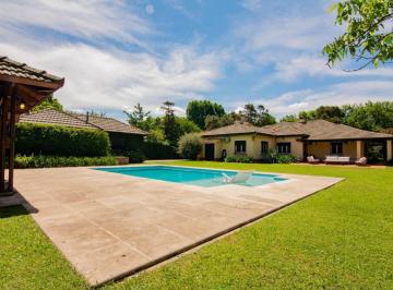 Casa · 364m² · 6 Ambientes · 2 Cocheras · Venta Casa de 5 Dorm. en Fisherton |