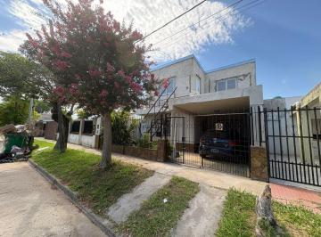 Casa de 4 ambientes, Rosario · Casa con Jardín en La Florida